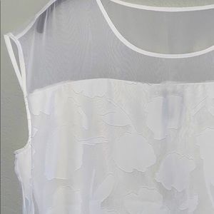 ANN TAYLOR sleeveless floral textured white blouse